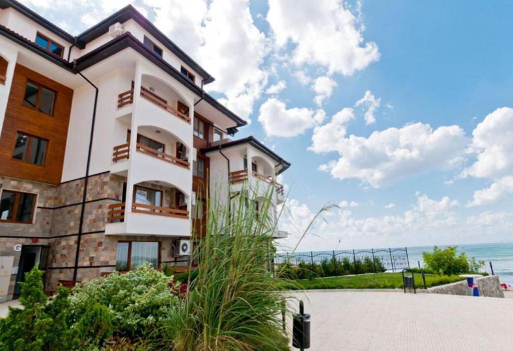 Apartment Robinson Beach Elenite First line, Sveti Vlas (updated prices