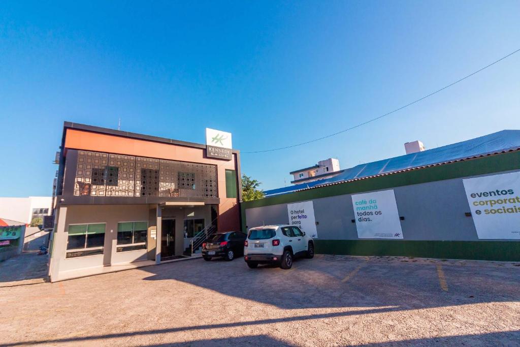  Kennedy Slim Hotel