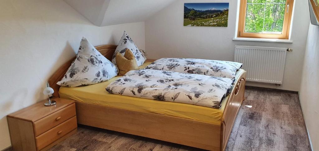 Postel nebo postele na pokoji v ubytování Alpine Lodge Wertach