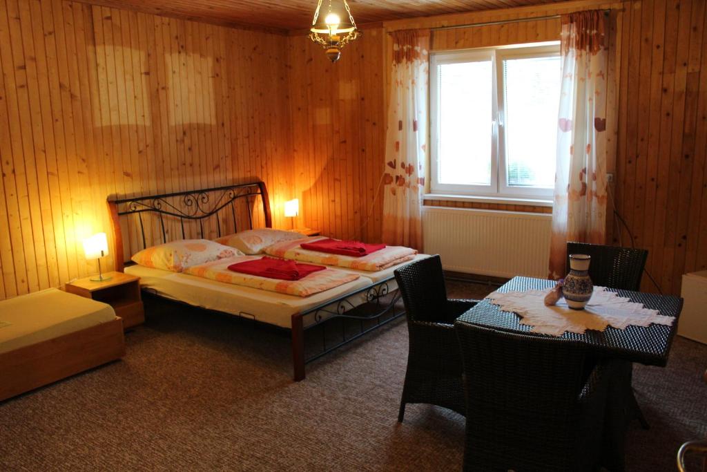 Postel nebo postele na pokoji v ubytování Chata Horec