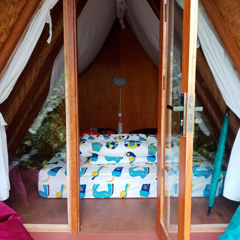 Postel nebo postele na pokoji v ubytování ECO Bedugul adventurer camp