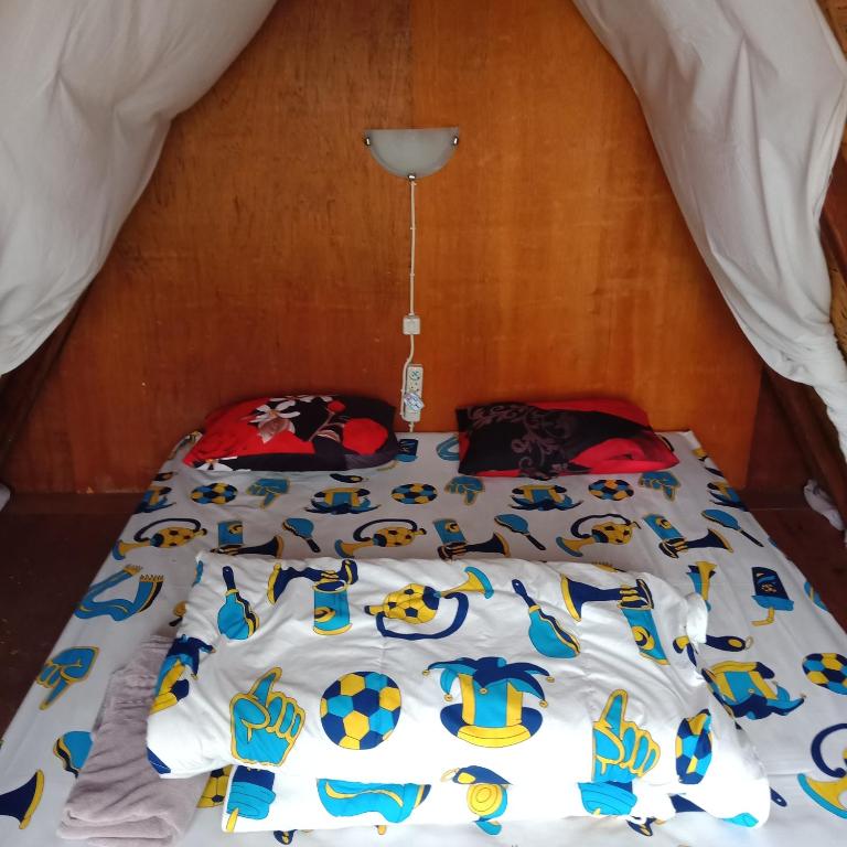 Postel nebo postele na pokoji v ubytování ECO Bedugul adventurer camp