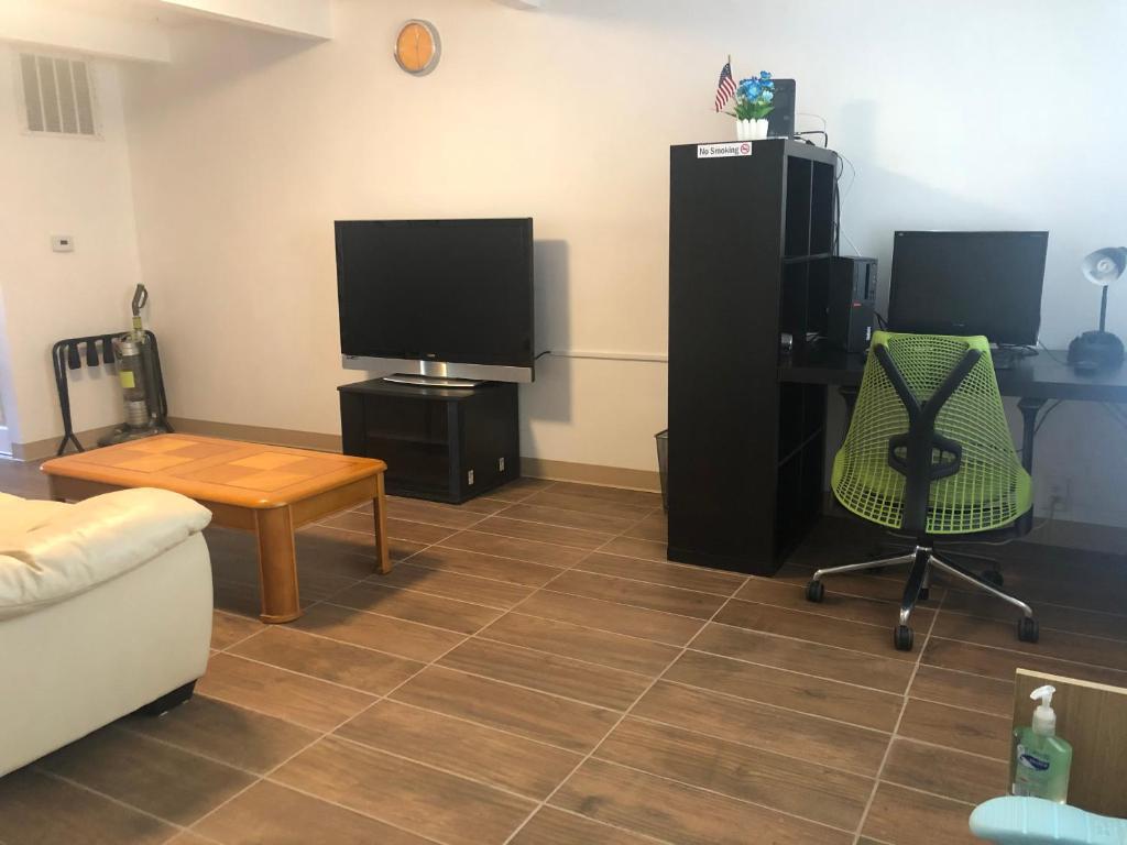 Hyde Park Modern Private Room - Near Univ of Chicago - 带共享浴室的双人间