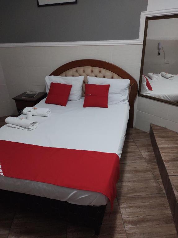  Hotel Montreal