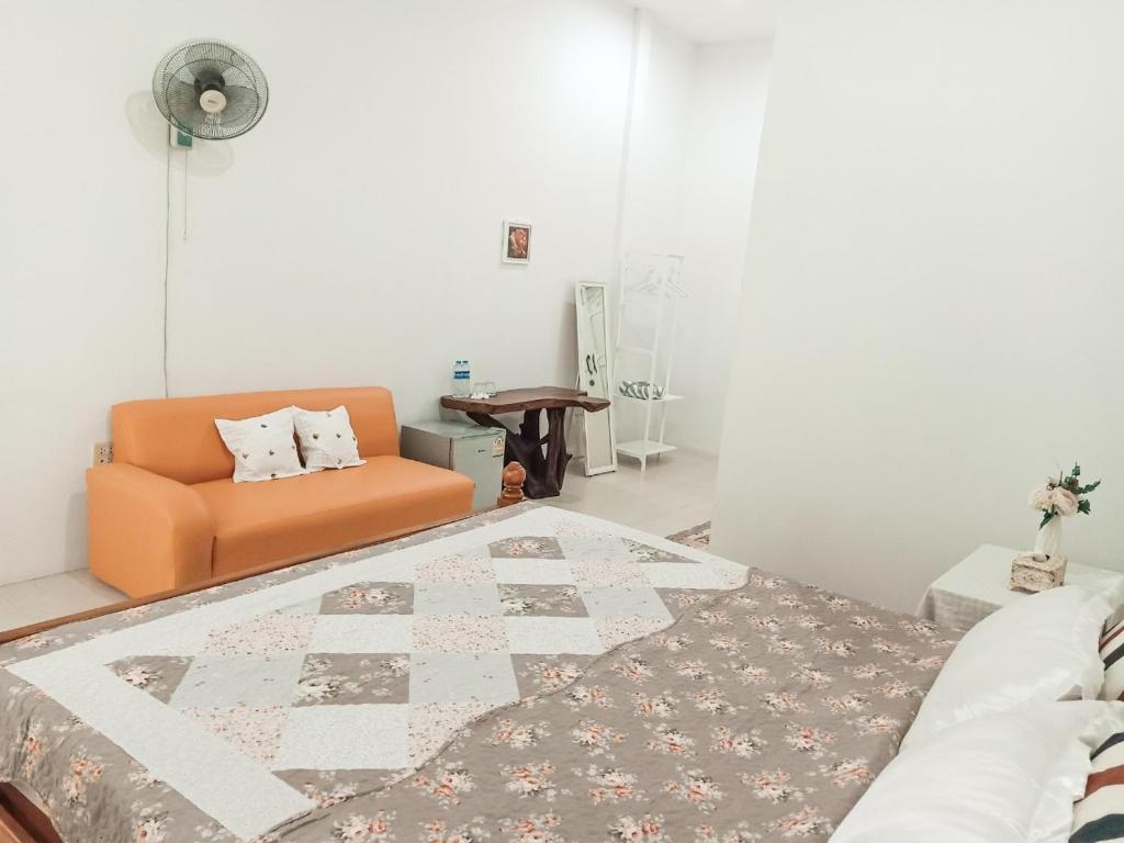 Postel nebo postele na pokoji v ubytování โรสชาเลต์ Rose Chalet