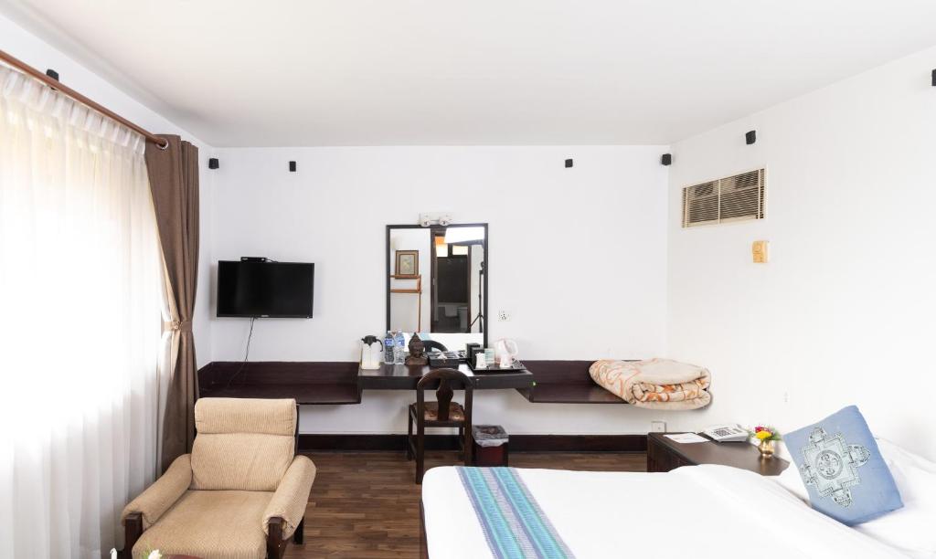 TV a/nebo společenská místnost v ubytování Dhulikhel Mountain Resort