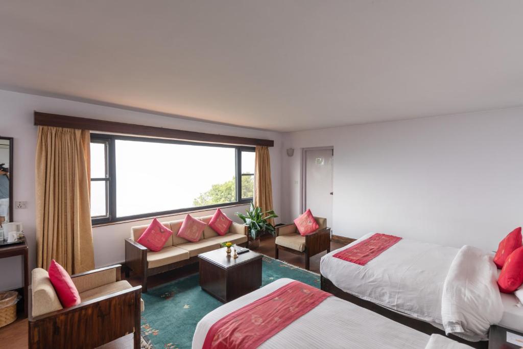 Postel nebo postele na pokoji v ubytování Dhulikhel Mountain Resort