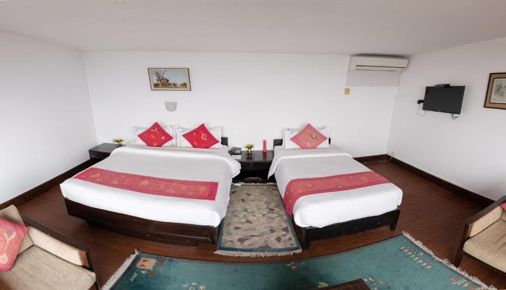 Postel nebo postele na pokoji v ubytování Dhulikhel Mountain Resort