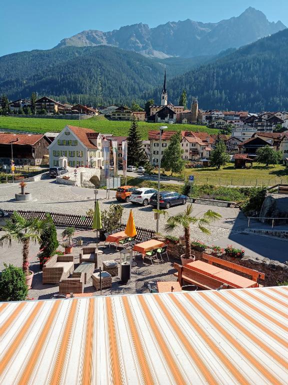 Nespecifikovaný výhled na hory nebo výhled na hory při pohledu z hotelu