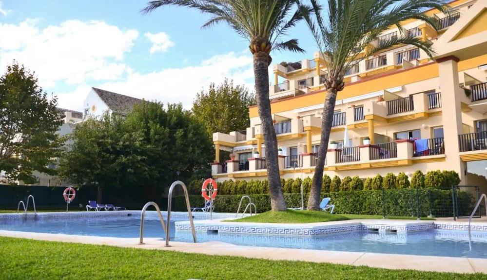 OleHolidays 505 Romana playa primera linea playa, Marbella ...