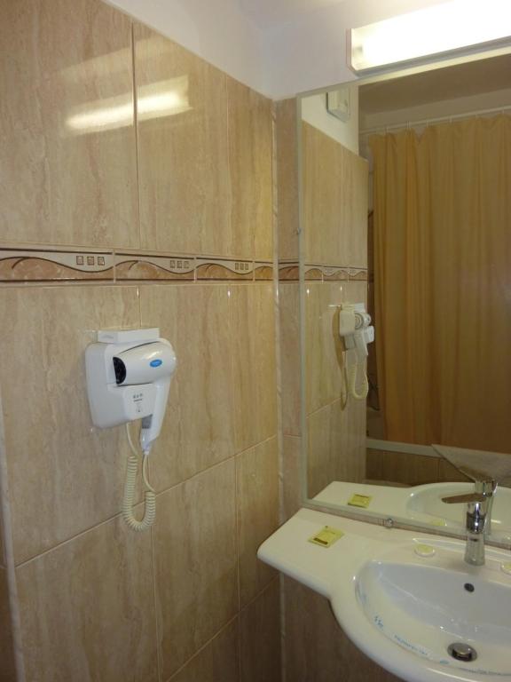 Koupelna v ubytování Hotel Orfeu