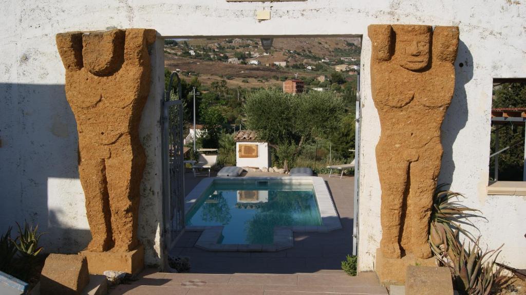 Bazén v ubytování B&B Eyexei Domus nebo v jeho okolí