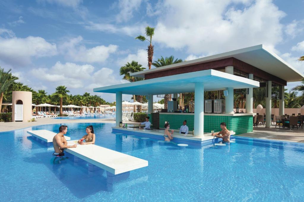 Bazén v ubytování Hotel Riu Cabo Verde - Adults Only - All Inclusive nebo v jeho okolí
