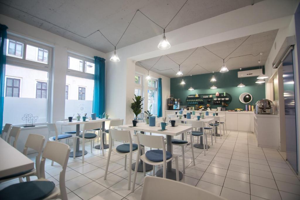 Reštaurácia alebo iné gastronomické zariadenie v ubytovaní Hotel Civitas