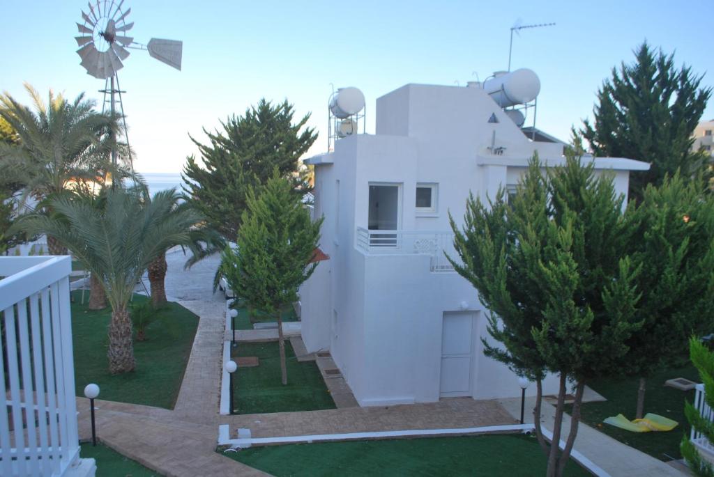 Flisvos Beach Apartments