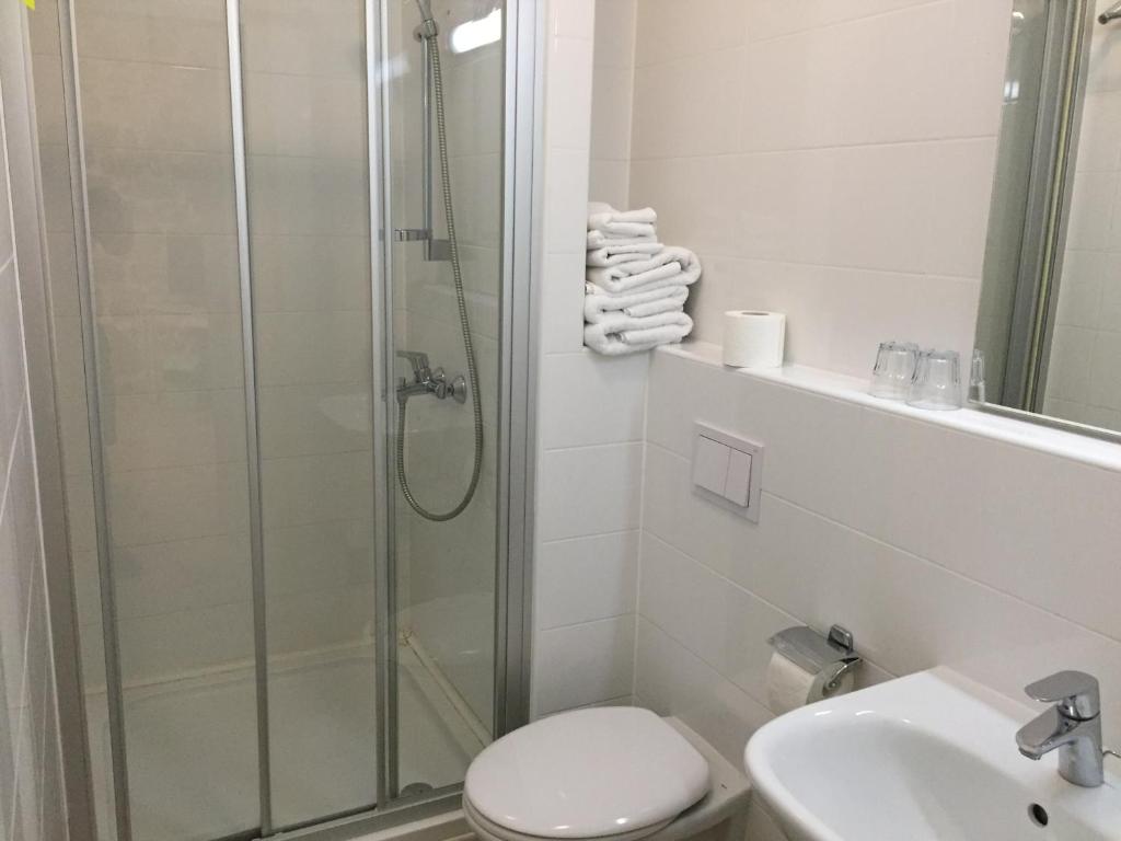 Hotel Maestral - Sala Familiar Con Baño