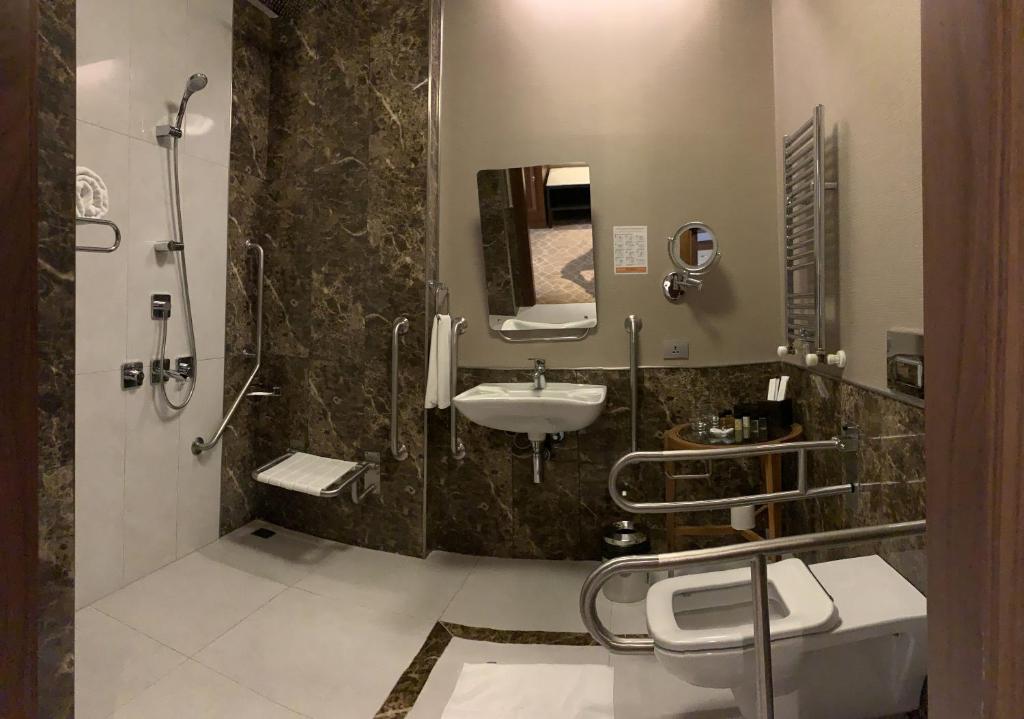 Koupelna v ubytování Borjomi Likani Health & Spa Centre