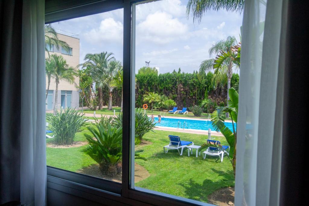 Ramada by Wyndham Valencia Almussafes - Double Room With Pool View - Non-Smoking