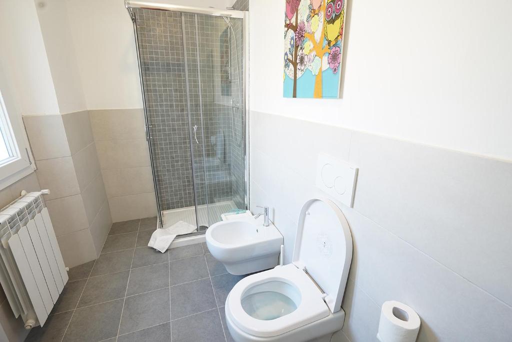 A bathroom at Soderini Palace