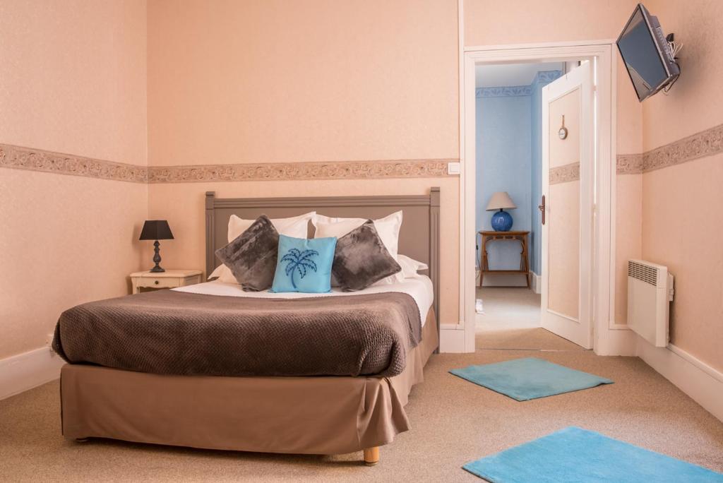 Postel nebo postele na pokoji v ubytování Hotel Raymond VII