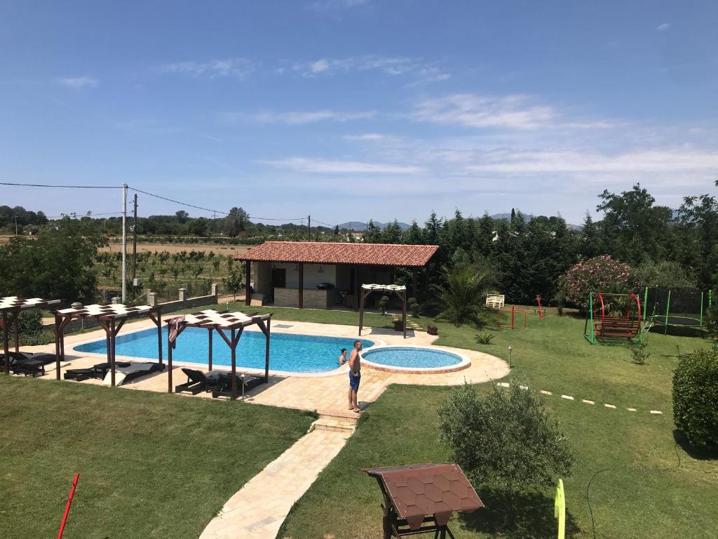 Bazén v ubytování Apartments Ada Bojana nebo v jeho okolí