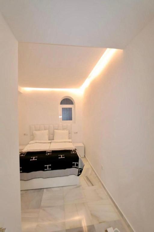 Kuchyň nebo kuchyňský kout v ubytování First Line Puerto Banus Harbour, 3 bedroom Luxury Apartment, Marbella