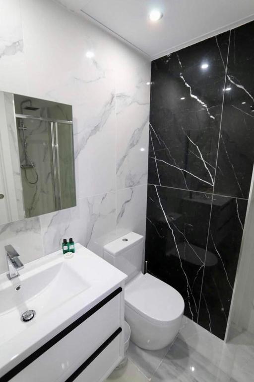 Koupelna v ubytování First Line Puerto Banus Harbour, 3 bedroom Luxury Apartment, Marbella