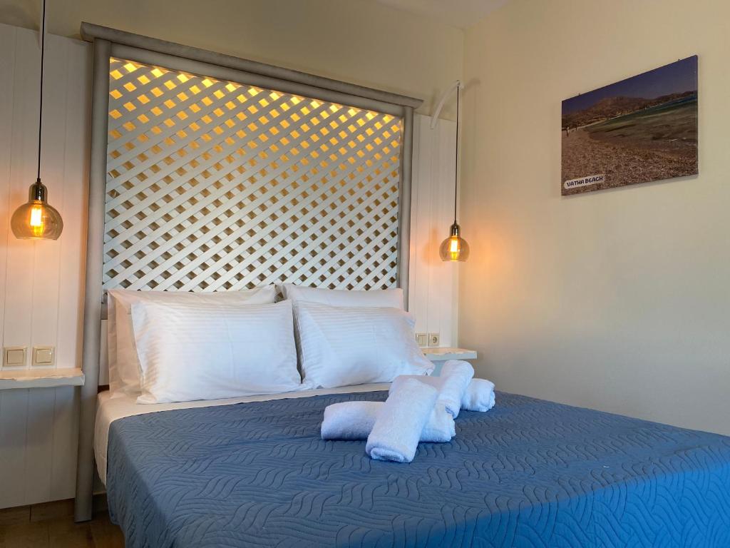 Ein Bett oder Betten in einem Zimmer der Unterkunft Michail Suites Afiartis Karpathos