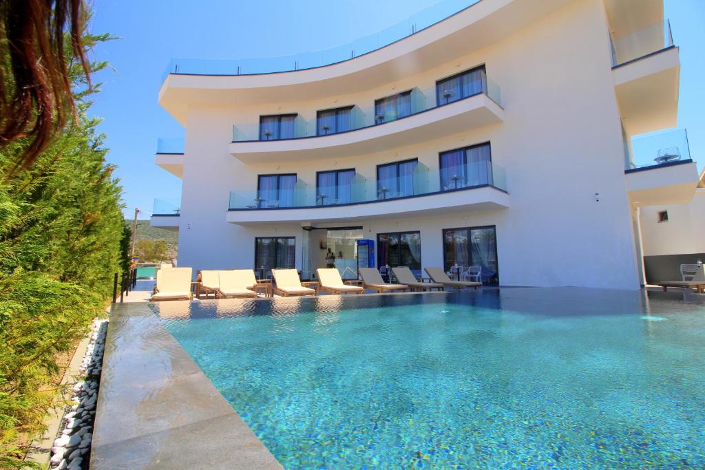 Bazén v ubytování Blue Eye Hotel nebo v jeho okolí