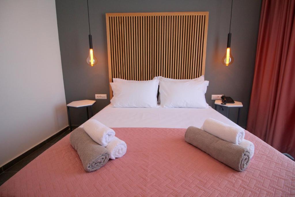 Postel nebo postele na pokoji v ubytování Blue Eye Hotel