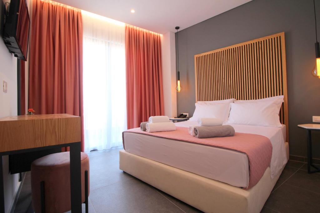Postel nebo postele na pokoji v ubytování Blue Eye Hotel