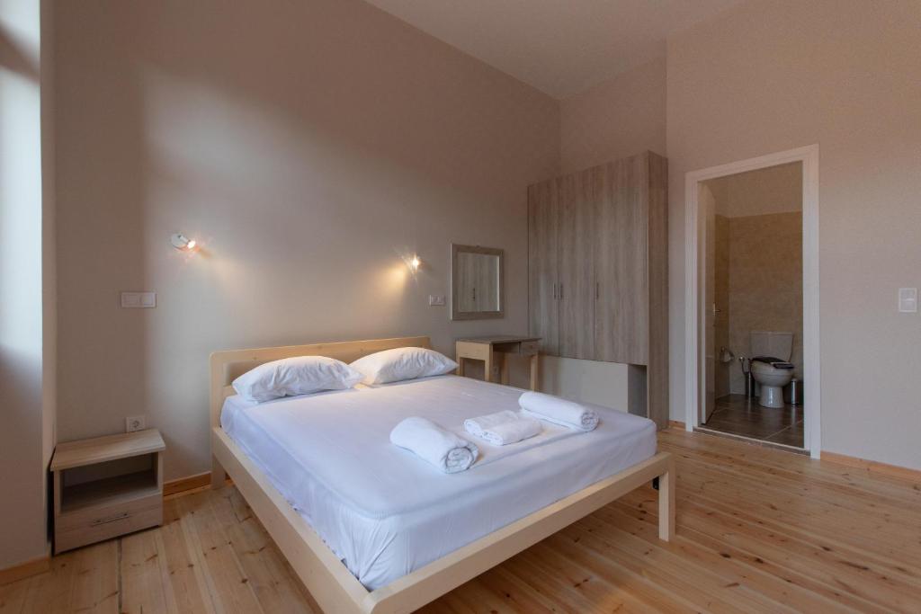 Postel nebo postele na pokoji v ubytování MARKOS LUXURY APARTMENTS