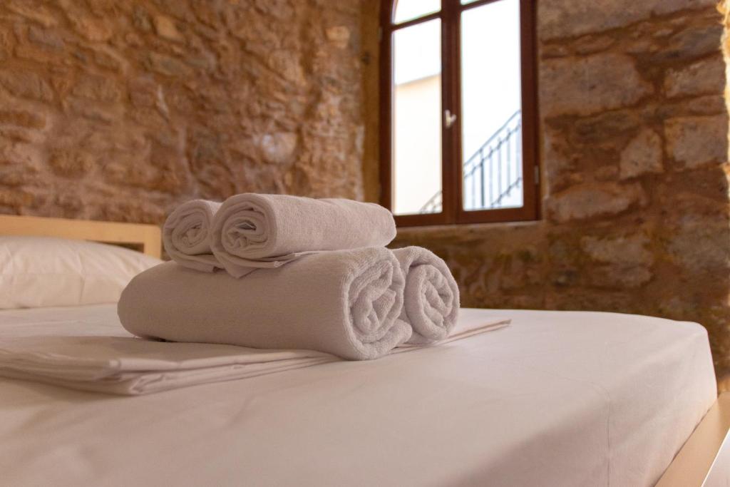 Postel nebo postele na pokoji v ubytování MARKOS LUXURY APARTMENTS