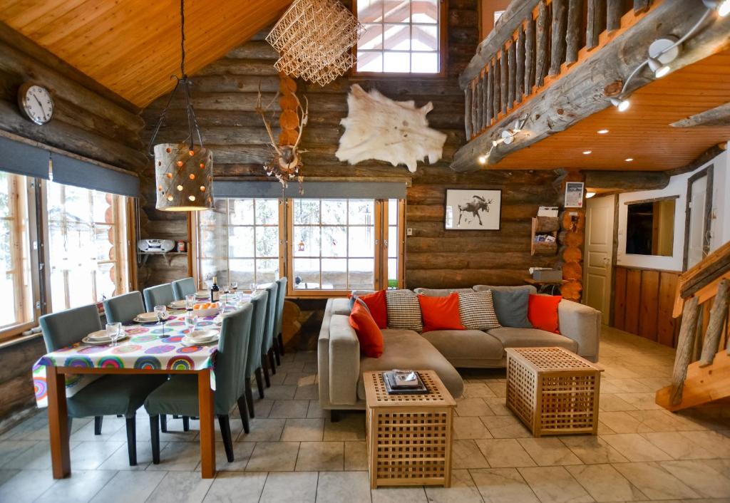 Posezení v ubytování Ylläshilla Cottage