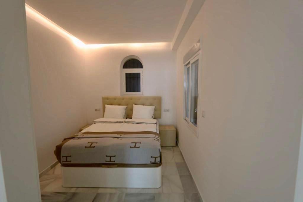 Postel nebo postele na pokoji v ubytování First Line Puerto Banus Harbour, 3 bedroom Luxury Apartment, Marbella