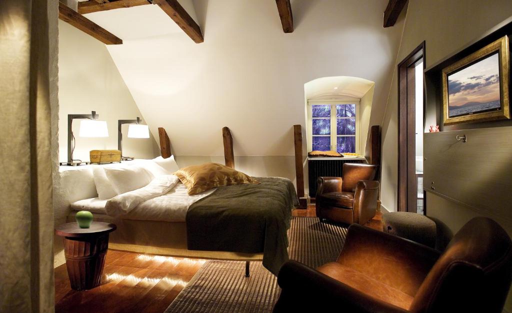 Postel nebo postele na pokoji v ubytování Ulfsunda Slott