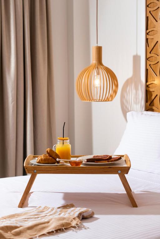 Postel nebo postele na pokoji v ubytování Acron Suites
