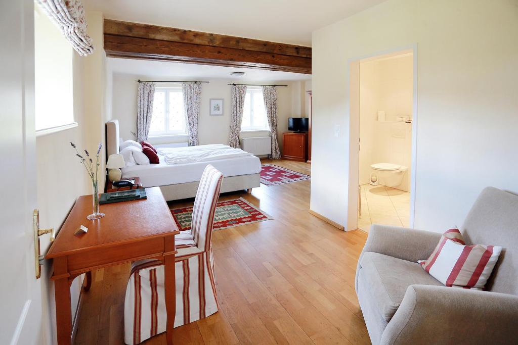 Posezení v ubytování Renaissancehotel Raffelsberger Hof B&B