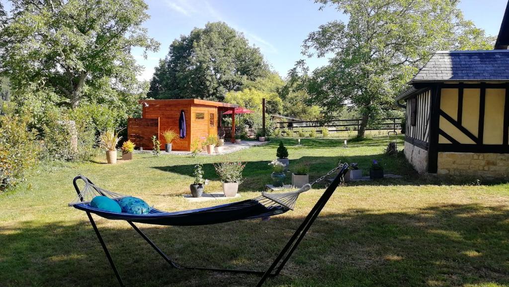 Zahrada ubytování Le cottage du Coudray, gîte avec chalet sauna