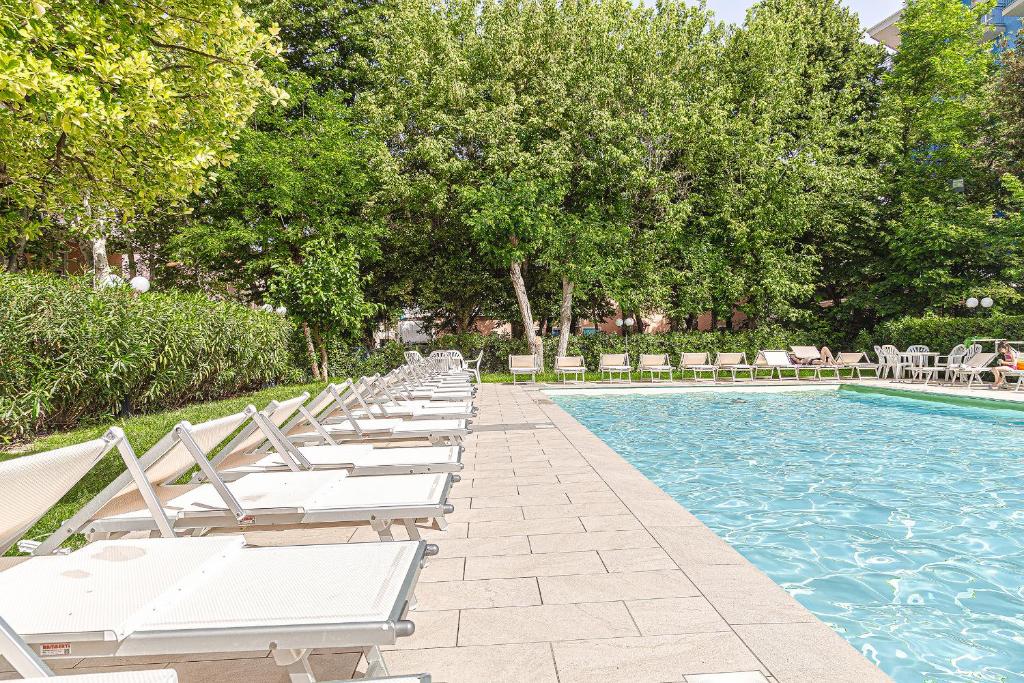 Bazén v ubytování Hotel Royal Inn nebo v jeho okolí