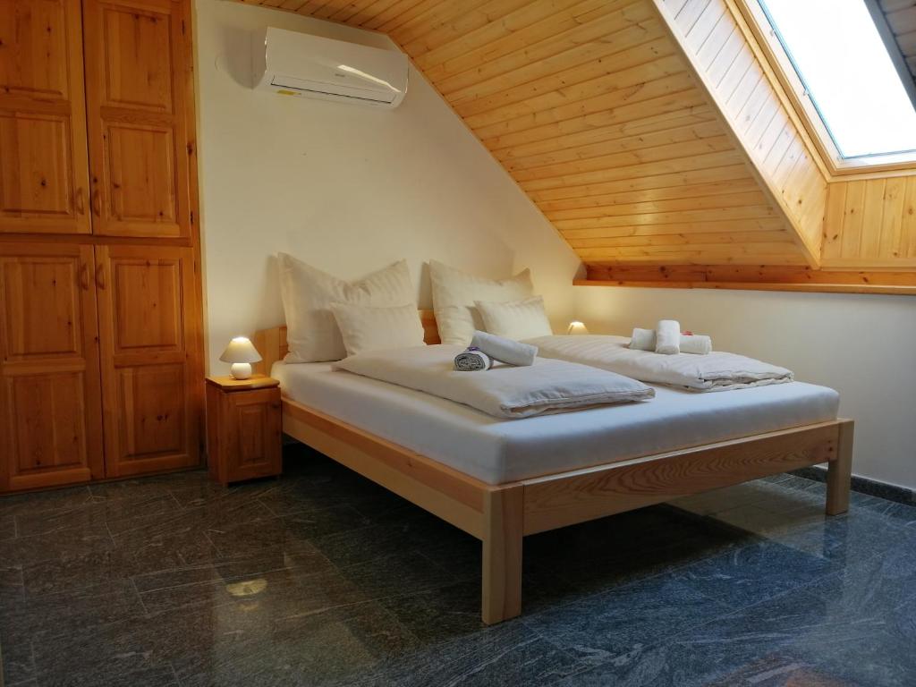 Postel nebo postele na pokoji v ubytování Casa Ninfea Panzió