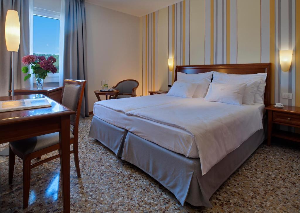 Postel nebo postele na pokoji v ubytování Palace Hotel San Pietro