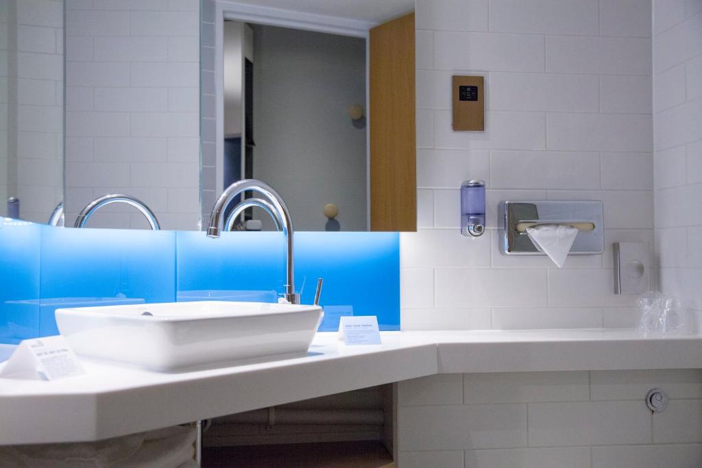 Holiday Inn Express Cardiff Bay by IHG - Resim 8