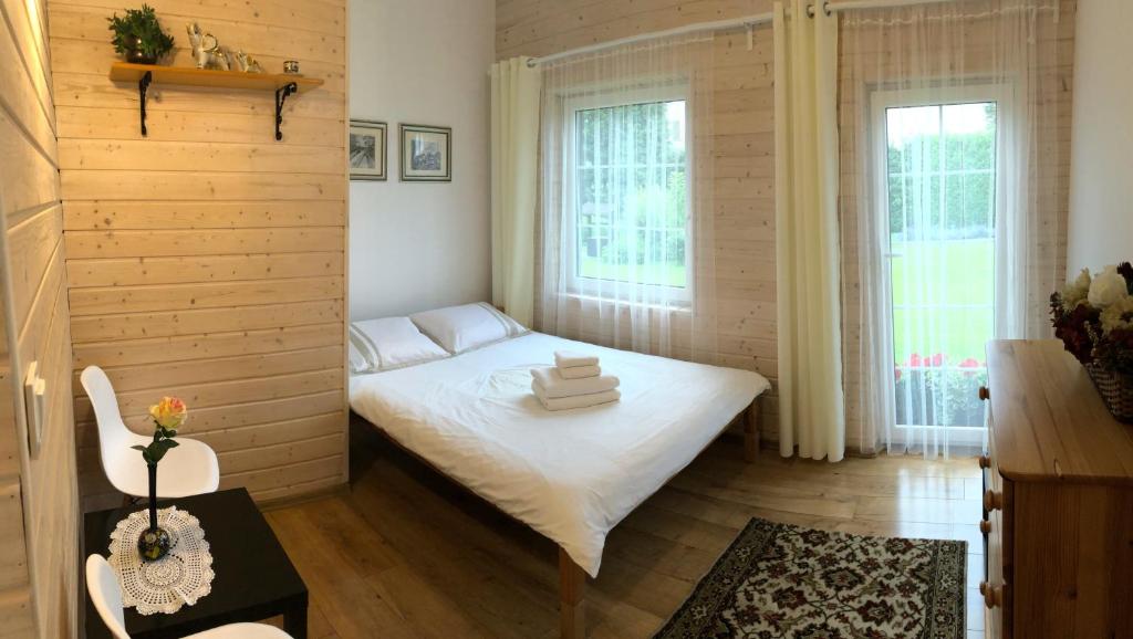 Postel nebo postele na pokoji v ubytování Urokliwy Apartament