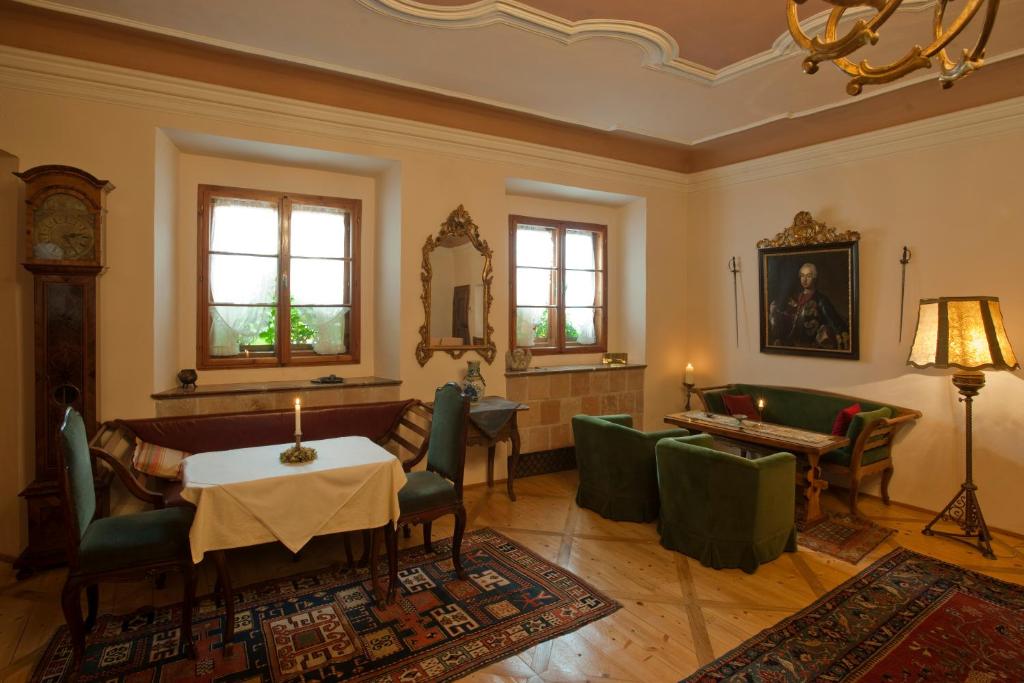 Posezení v ubytování Renaissancehotel Raffelsberger Hof B&B