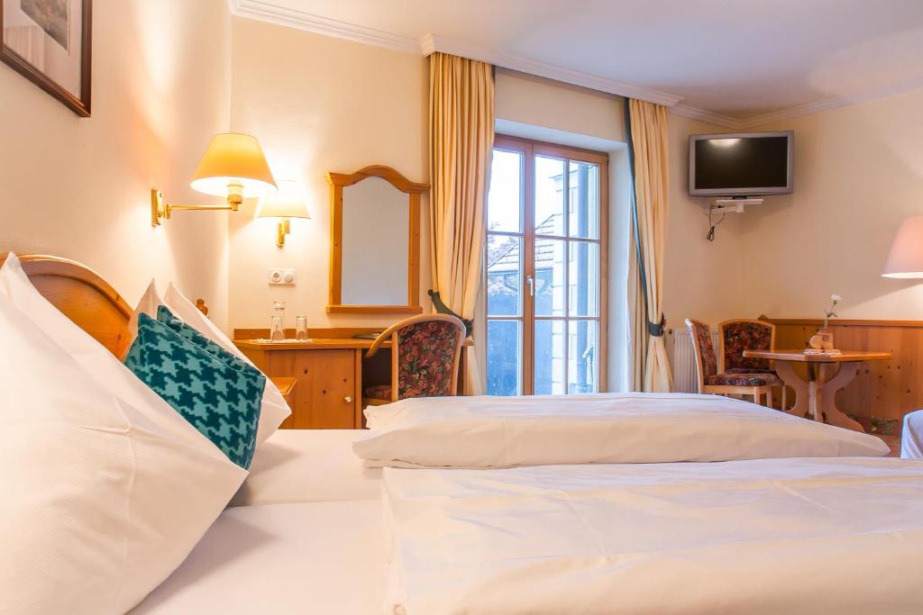 Postel nebo postele na pokoji v ubytování Landhotel Drei Eichen