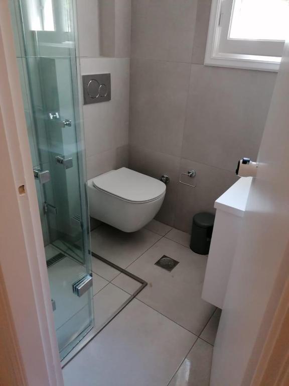 A bathroom at Agapi mou