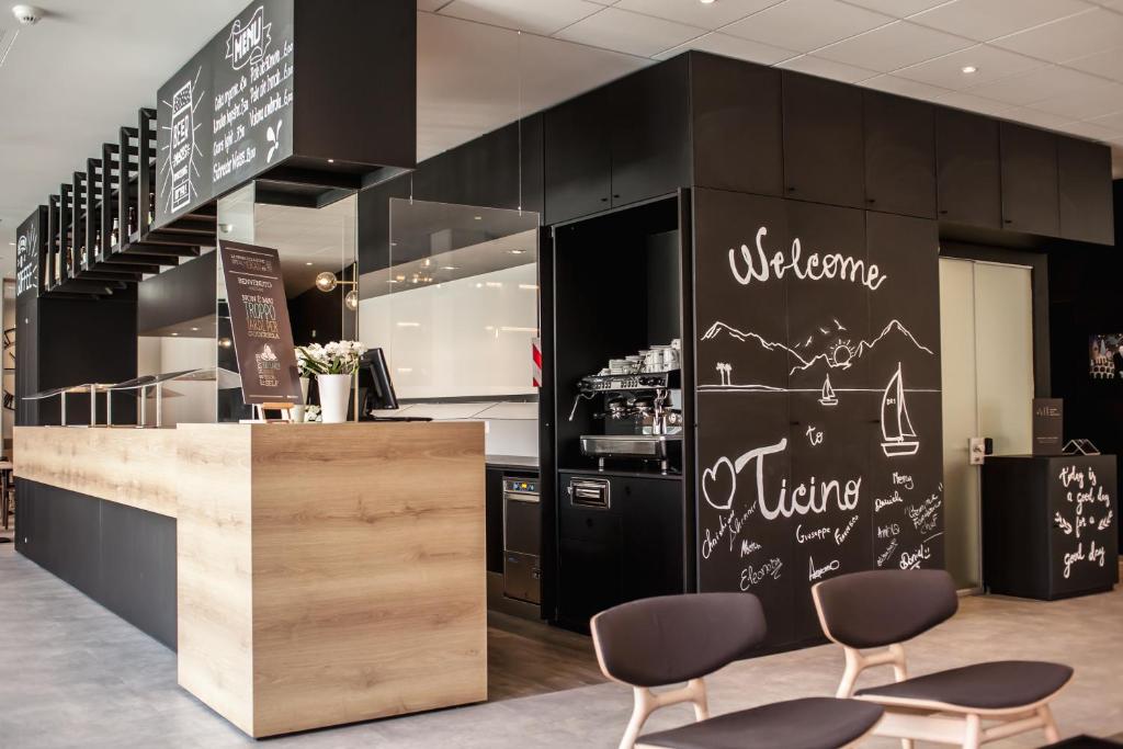 Kuchyň nebo kuchyňský kout v ubytování Ibis Lugano Paradiso