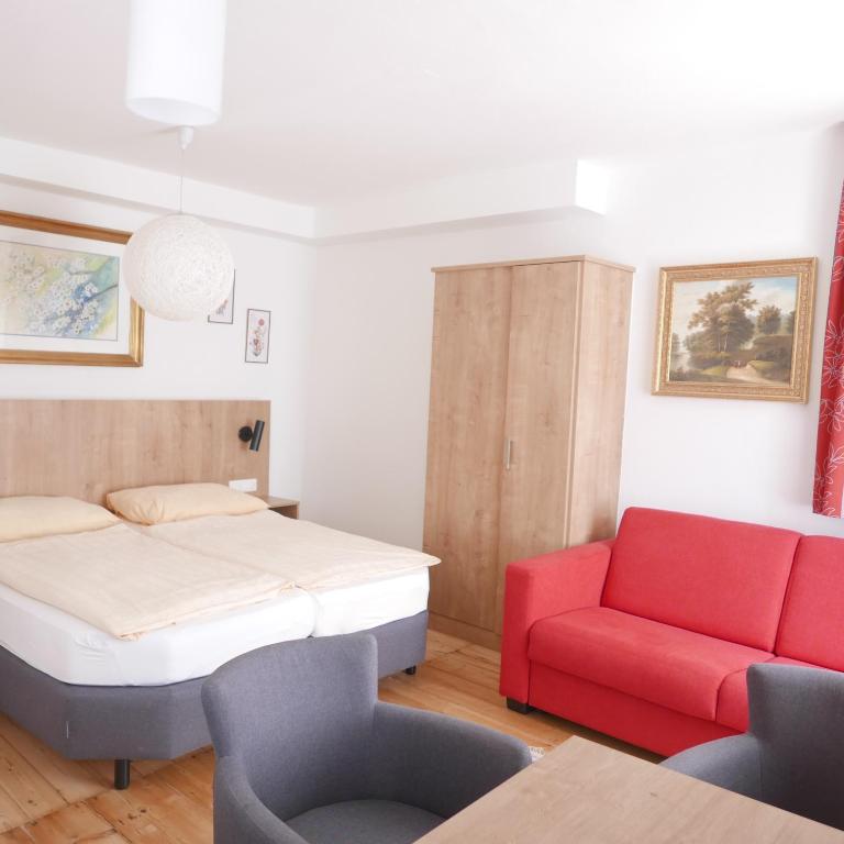 A bed or beds in a room at Appartement Katharina 2 Personen Hallein bei Salzburg