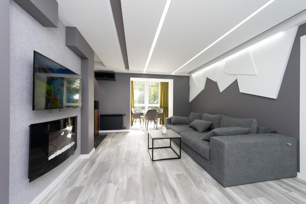Luxrent Apartments on Lesi Ukrainki - Kiev - Queen Suite With Spa Bath